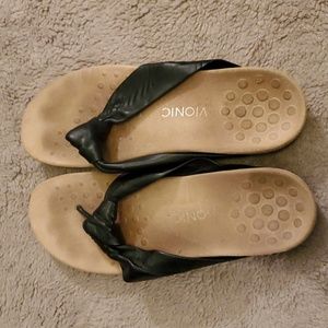 Vionic - Womens Sz 11 - Flip flops